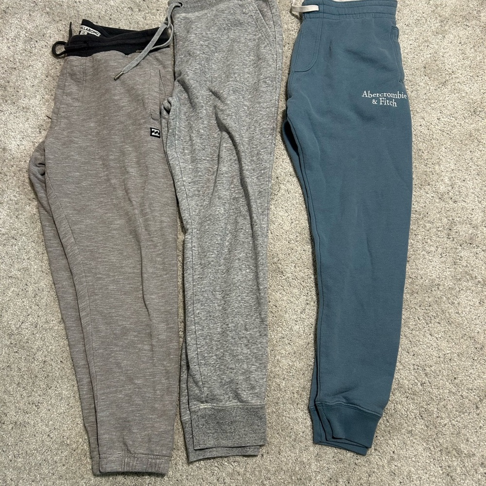 Lot of men’s Joggers - Gray and Blue. Abercrombie & Fitch, Billabong and Amazon